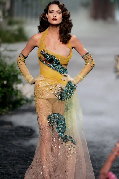 Look 18